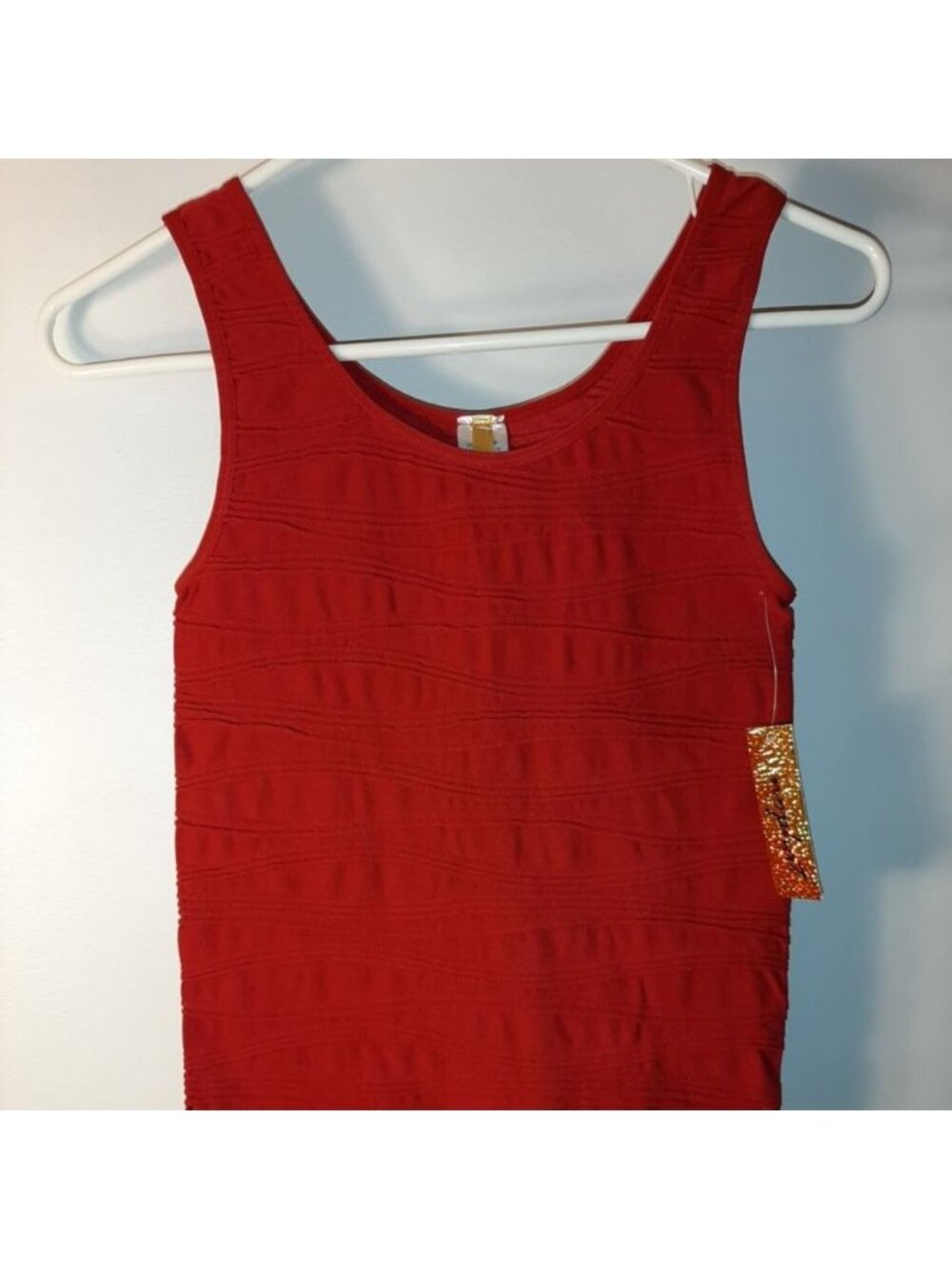 sleeveless Top~ Stretch~ Red - Picture 2 of 9